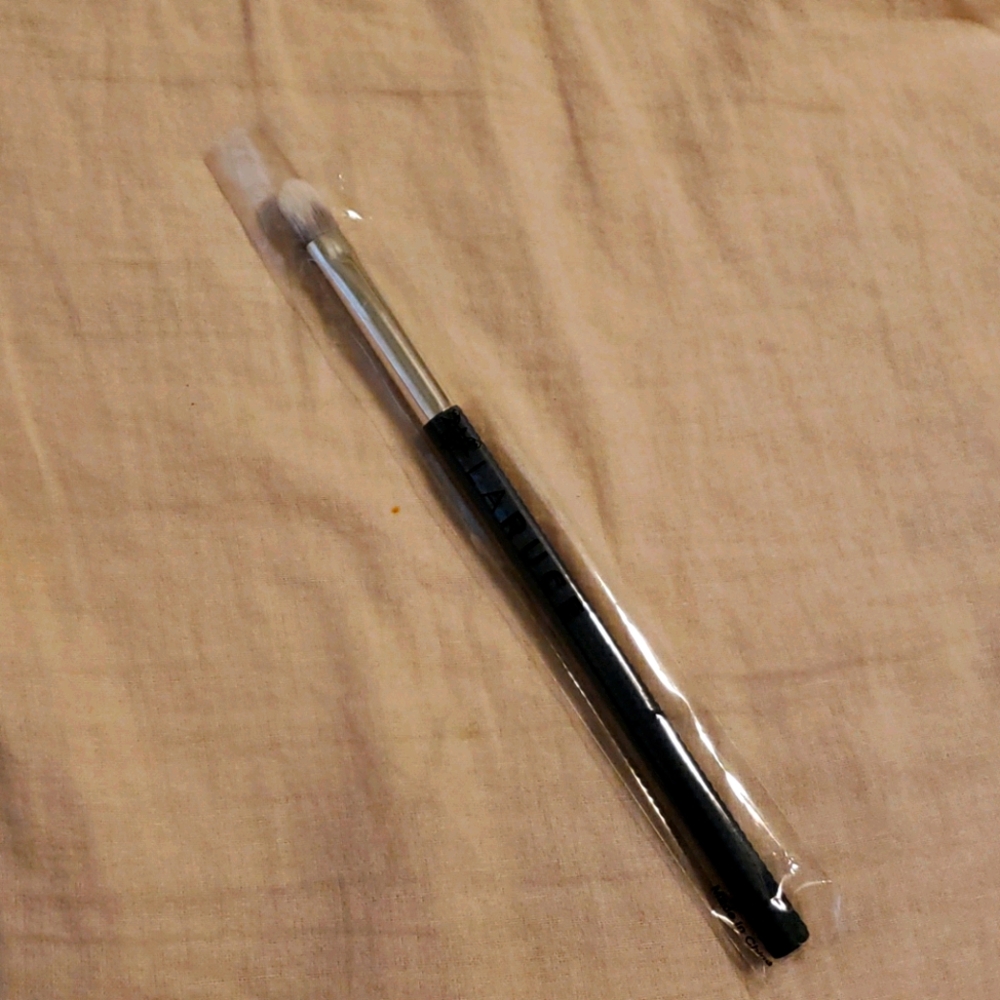 Laruce beauty brush